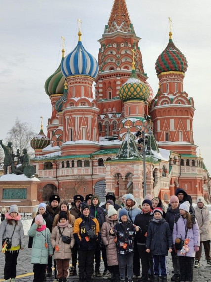 30 школьников из Токмака и Полог благополучно прибыли в Москву на экскурсию. 30 школьников из Токмака и Полог благополучно прибыли в Москву на экскурсию.