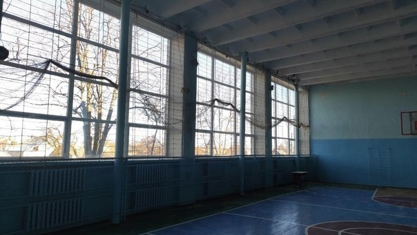 Новые оконные блоки установлены в спортзале школы №6 города Токмак. Новые оконные блоки установлены в спортзале школы №6 города Токмак.