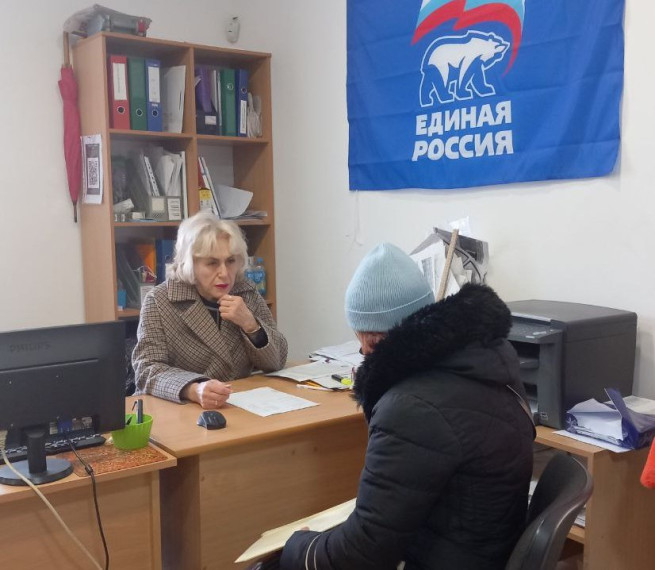 Состоялся прием граждан по личным вопросам, который провела председатель Токмакского окружного Совета депутатов, исполнительный секретарь местного отделения ПП «Единая Россия» Нина Щепащенко, её первый заместитель Виталий Майборода и депутаты от ПП «Едина. Состоялся прием граждан по личным вопросам, который провела председатель Токмакского окружного Совета депутатов, исполнительный секретарь местного отделения ПП «Единая Россия» Нина Щепащенко, её первый заместитель Виталий Майборода и депутаты от ПП «Едина.