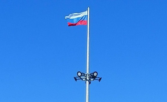 В преддверии выборов Президента РФ пензенцы обновили флаг на главной площади Токмака. В преддверии выборов Президента РФ пензенцы обновили флаг на главной площади Токмака.