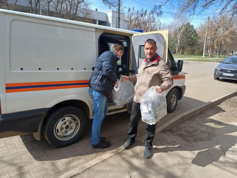 Два глубинных насоса доставлены из Пензы в МУП «Горводоканал Токмак». Два глубинных насоса доставлены из Пензы в МУП «Горводоканал Токмак».