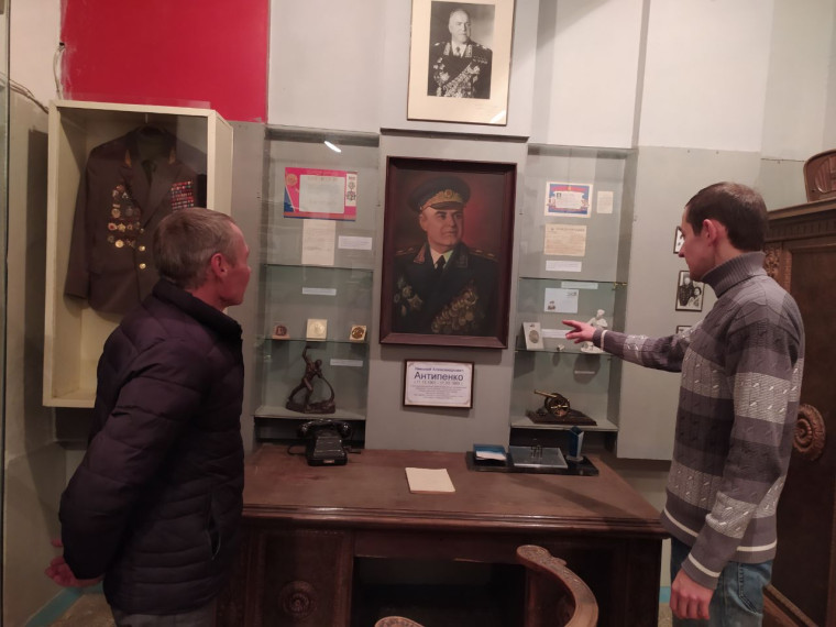В день 122-ой годовщины со дня рождения нашего земляка, генерал-лейтенанта , доктора исторических наук Николая Антипенко в краеведческом музее открылась выставка.. В день 122-ой годовщины со дня рождения нашего земляка, генерал-лейтенанта , доктора исторических наук Николая Антипенко в краеведческом музее открылась выставка..