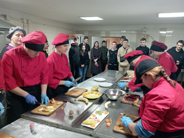 В Молочанском центре ПТО для школьников провели профориентационное мероприятие. В Молочанском центре ПТО для школьников провели профориентационное мероприятие.