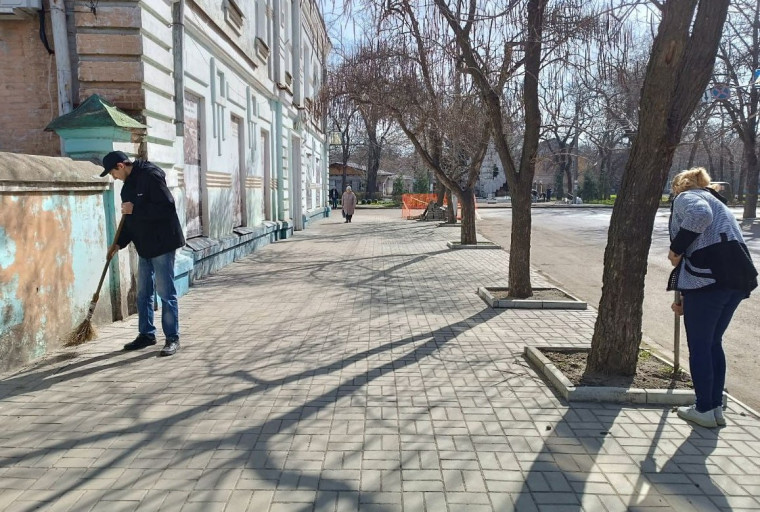 В Токмаке в рамках Месячника чистоты сегодня проходит общемуниципальный санитарный день. В Токмаке в рамках Месячника чистоты сегодня проходит общемуниципальный санитарный день.