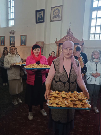 Сегодня, в Токмаке в Крестопоклонную неделю Великого поста и один из 12-ти главных праздников церковного календаря - Благовещение Пресвятой Богородицы – настоятель Свято-Успенского собора отец Николай совершил праздничное Богослужение.. Сегодня, в Токмаке в Крестопоклонную неделю Великого поста и один из 12-ти главных праздников церковного календаря - Благовещение Пресвятой Богородицы – настоятель Свято-Успенского собора отец Николай совершил праздничное Богослужение..