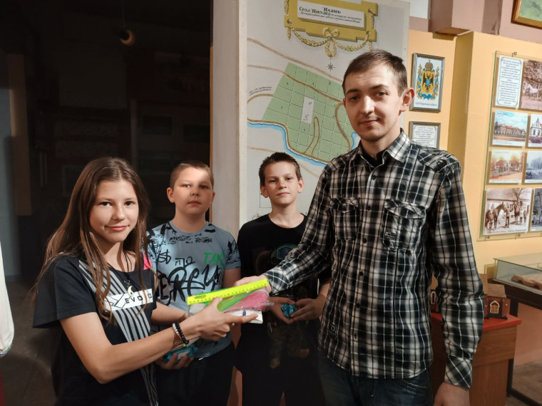 Обучающиеся 6-б класса Токмакской школы №5 совершили увлекательное путешествие в прошлое нашего города, побывав на экскурсии в краеведческом музее.. Обучающиеся 6-б класса Токмакской школы №5 совершили увлекательное путешествие в прошлое нашего города, побывав на экскурсии в краеведческом музее..