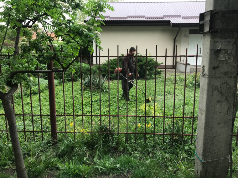 В Молочанске продолжаются работы по благоустройству города. В Молочанске продолжаются работы по благоустройству города.