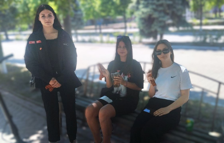 В Токмаке проходит Всероссийская акция «Георгиевская ленточка». В Токмаке проходит Всероссийская акция «Георгиевская ленточка».