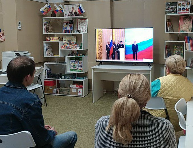 С чувством гордости и восхищения руководители Администрации, депутатский корпус и жители Токмакского муниципального округа смотрели торжественную церемонию вступления в должность Президента Российской Федерации Владимира Путина.. С чувством гордости и восхищения руководители Администрации, депутатский корпус и жители Токмакского муниципального округа смотрели торжественную церемонию вступления в должность Президента Российской Федерации Владимира Путина..