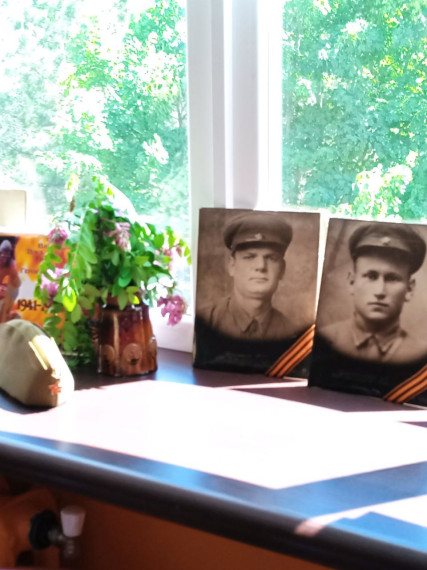 В Токмакской центральной городской библиотеке экспонируется фотовыставка «Бессмертный полк». В Токмакской центральной городской библиотеке экспонируется фотовыставка «Бессмертный полк».