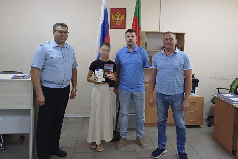 🔴 Юные жители Токмака получили первые паспорта граждан Российской Федерации. 🔴 Юные жители Токмака получили первые паспорта граждан Российской Федерации.