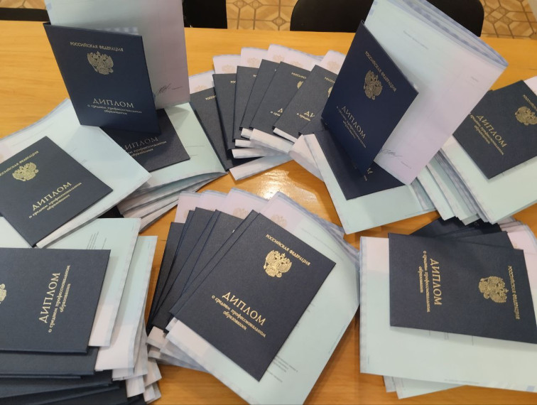 В Молочанском многопрофильном центре профессионально-технического обучения состоялась торжественная церемония вручения дипломов 54 выпускникам – 2024 года!. В Молочанском многопрофильном центре профессионально-технического обучения состоялась торжественная церемония вручения дипломов 54 выпускникам – 2024 года!.