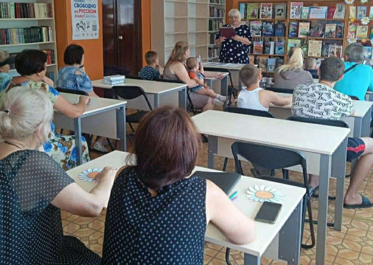 π΄ Β«Π― Π΄Π°ΡΡ ΡΠ΅Π±Π΅ ΡΠΎΠΌΠ°ΡΠΊΡ, Π²ΠΌΠ΅ΡΡΠ΅ Ρ Π½Π΅ΠΉ Π»ΡΠ±ΠΎΠ²Ρ ΡΠ²ΠΎΡΒ» - Π² Π’ΠΎΠΊΠΌΠ°ΠΊΡΠΊΠΎΠΉ ΡΠ΅Π½ΡΡΠ°Π»ΡΠ½ΠΎΠΉ Π³ΠΎΡΠΎΠ΄ΡΠΊΠΎΠΉ Π±ΠΈΠ±Π»ΠΈΠΎΡΠ΅ΠΊΠ΅ ΡΠΎΡΡΠΎΡΠ»ΠΎΡΡ ΠΌΠ΅ΡΠΎΠΏΡΠΈΡΡΠΈΠ΅, ΠΏΡΠΈΡΡΠΎΡΠ΅Π½Π½ΠΎΠ΅ ΠΊΠΎ ΠΠ½Ρ ΡΠ΅ΠΌΡΠΈ, Π»ΡΠ±Π²ΠΈ ΠΈ Π²Π΅ΡΠ½ΠΎΡΡΠΈ.. π΄ Β«Π― Π΄Π°ΡΡ ΡΠ΅Π±Π΅ ΡΠΎΠΌΠ°ΡΠΊΡ, Π²ΠΌΠ΅ΡΡΠ΅ Ρ Π½Π΅ΠΉ Π»ΡΠ±ΠΎΠ²Ρ ΡΠ²ΠΎΡΒ» - Π² Π’ΠΎΠΊΠΌΠ°ΠΊΡΠΊΠΎΠΉ ΡΠ΅Π½ΡΡΠ°Π»ΡΠ½ΠΎΠΉ Π³ΠΎΡΠΎΠ΄ΡΠΊΠΎΠΉ Π±ΠΈΠ±Π»ΠΈΠΎΡΠ΅ΠΊΠ΅ ΡΠΎΡΡΠΎΡΠ»ΠΎΡΡ ΠΌΠ΅ΡΠΎΠΏΡΠΈΡΡΠΈΠ΅, ΠΏΡΠΈΡΡΠΎΡΠ΅Π½Π½ΠΎΠ΅ ΠΊΠΎ ΠΠ½Ρ ΡΠ΅ΠΌΡΠΈ, Π»ΡΠ±Π²ΠΈ ΠΈ Π²Π΅ΡΠ½ΠΎΡΡΠΈ..