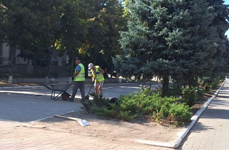 🔴 Чистят, подметают, убирают – сотрудники муниципального предприятия «УК «Контатк» в ежедневном режиме проводят работы по благоустройству города.. 🔴 Чистят, подметают, убирают – сотрудники муниципального предприятия «УК «Контатк» в ежедневном режиме проводят работы по благоустройству города..